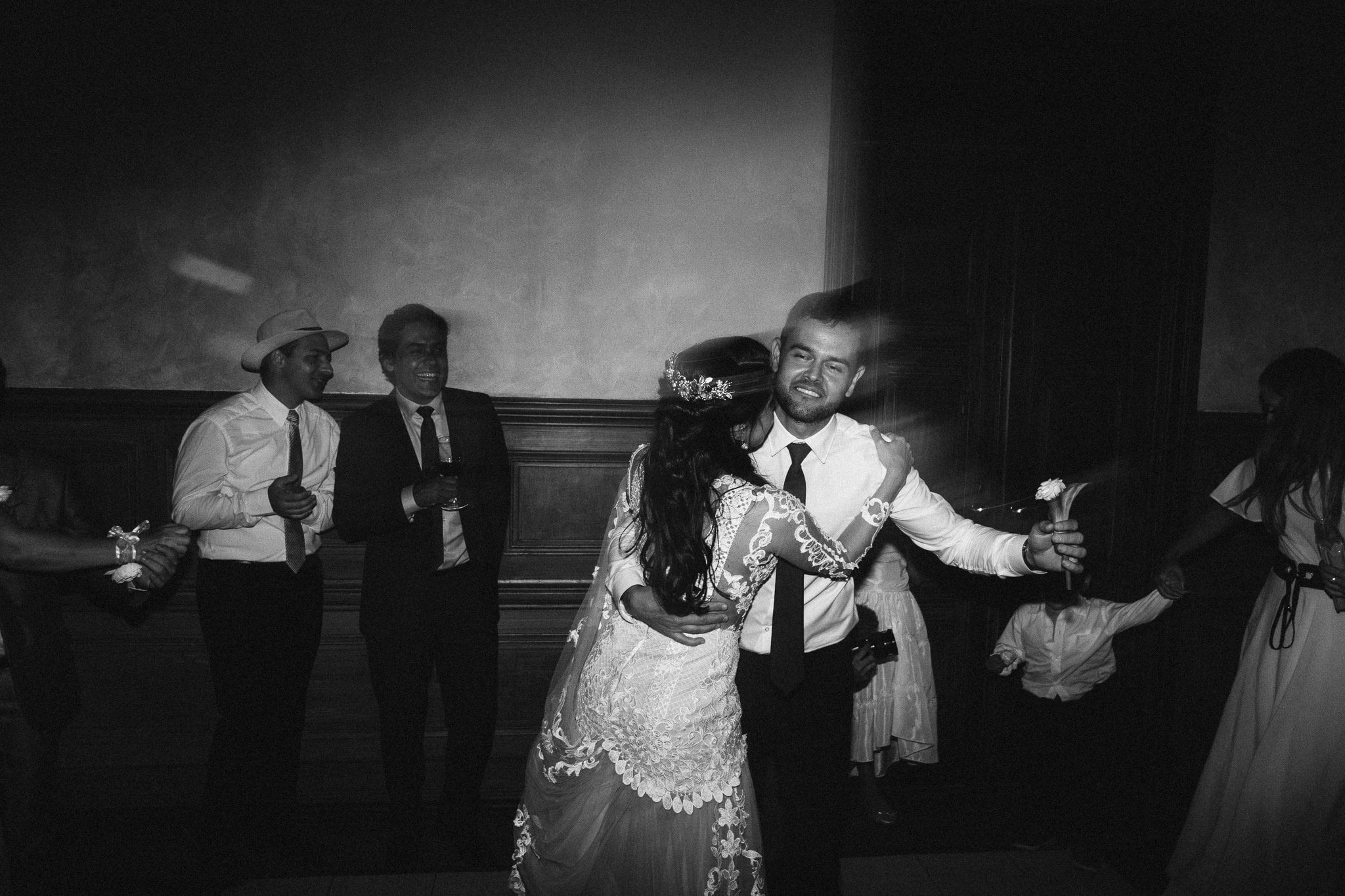 Wedding party at Forte da Cruz using creative flash photography