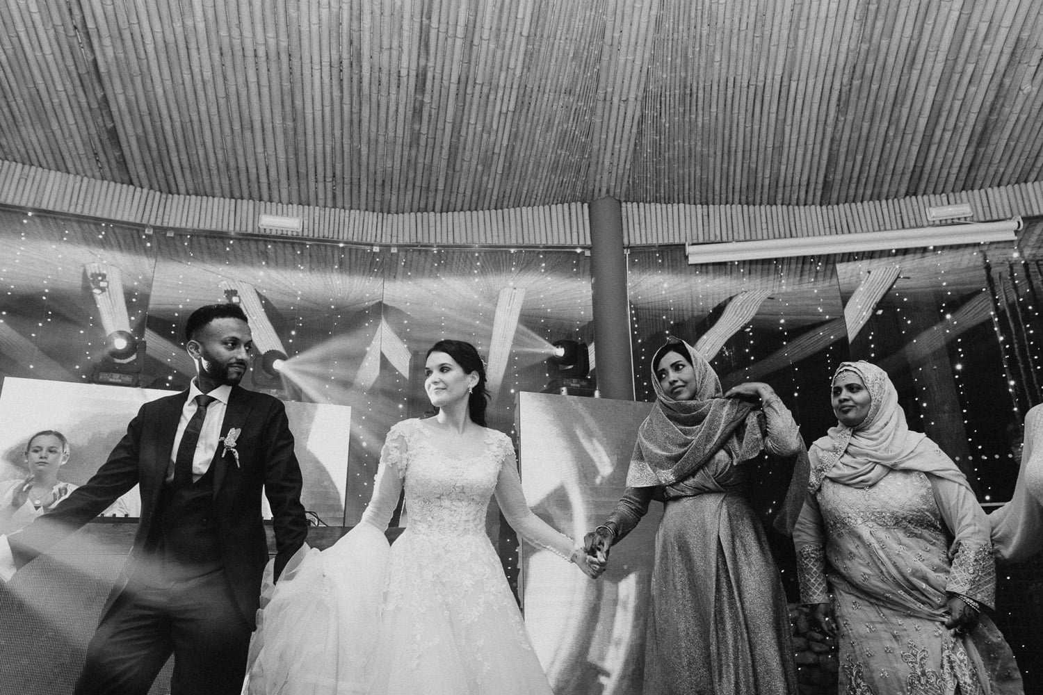 quinta lago dos cisnes romantic indian wedding 100